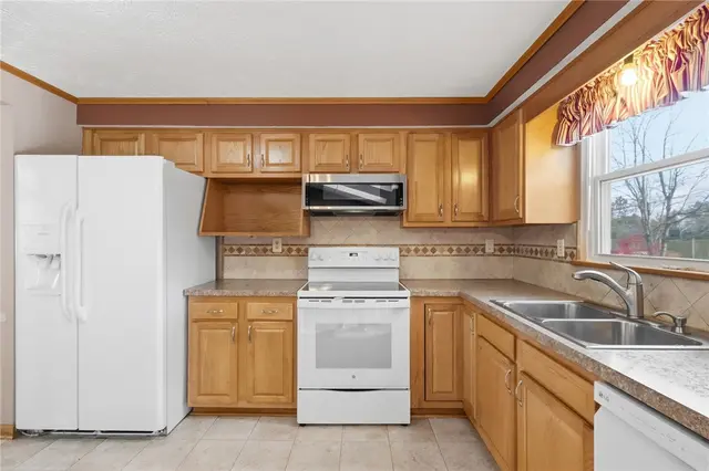 127 Clearbrook Dr gallery image 36
