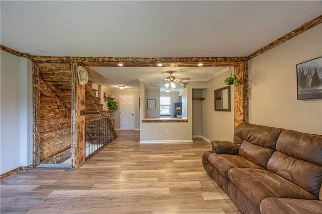 127 Forest Dr gallery image 3