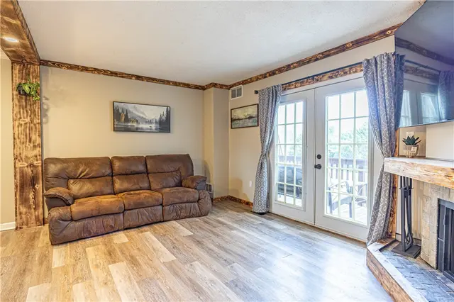 127 Forest Dr gallery image 4