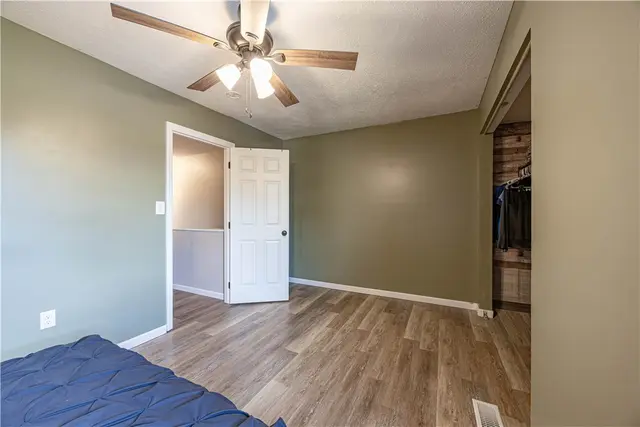 127 Forest Dr gallery image 6