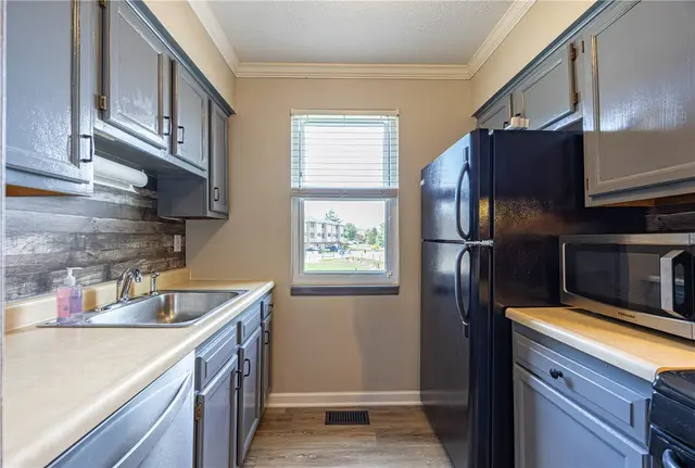 127 Forest Dr gallery image 9