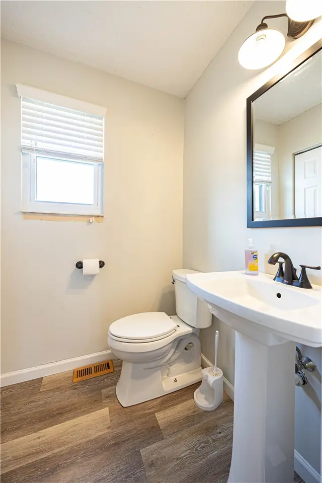 127 Forest Dr gallery image 10