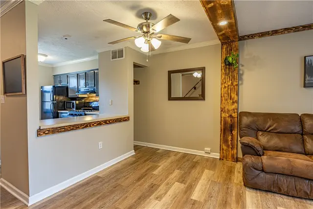 127 Forest Dr gallery image 13