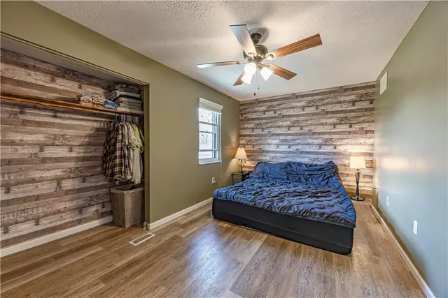 127 Forest Dr gallery image 16