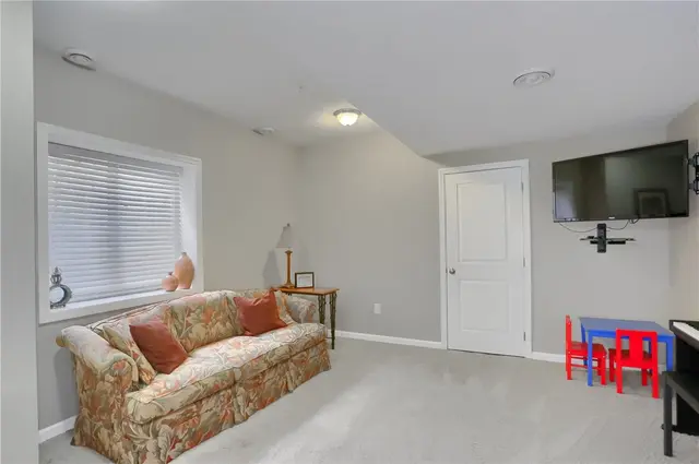 127 Shenot Rd gallery image 3