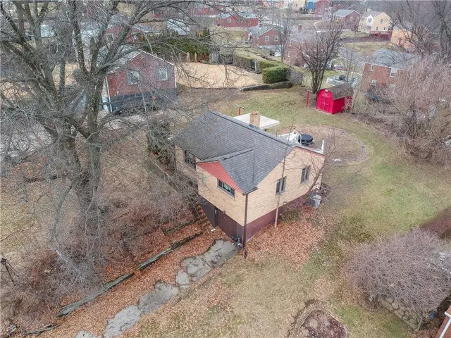 1275 Balmoral Drive gallery image 2