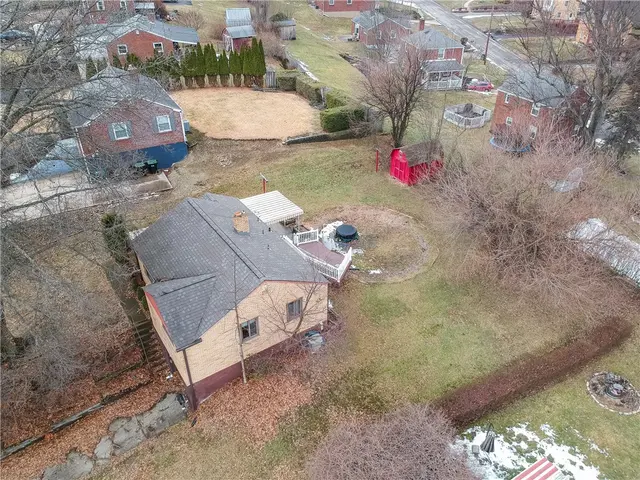 1275 Balmoral Drive gallery image 3