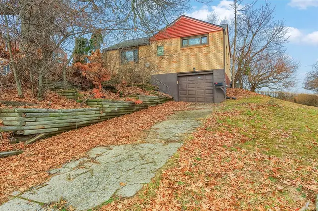 1275 Balmoral Drive gallery image 10