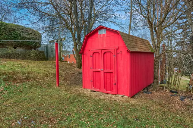 1275 Balmoral Drive gallery image 15