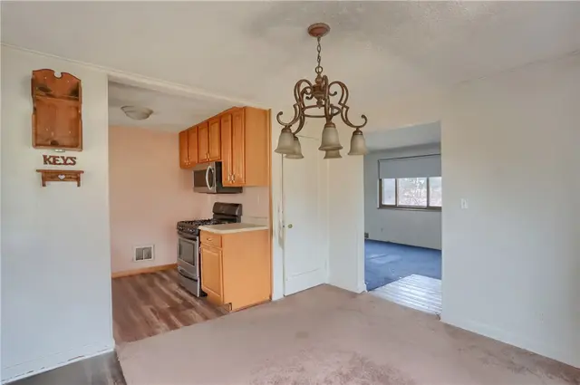 1275 Balmoral Drive gallery image 30