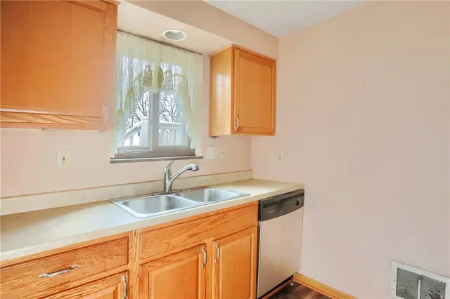 1275 Balmoral Drive gallery image 34
