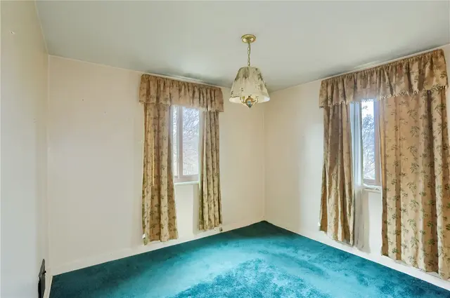 1275 Balmoral Drive gallery image 38