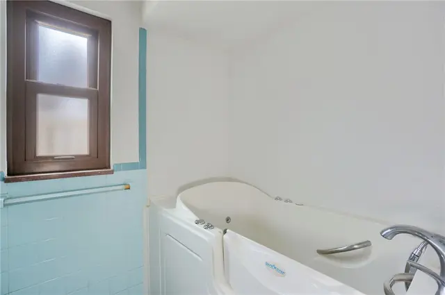 1275 Balmoral Drive gallery image 42