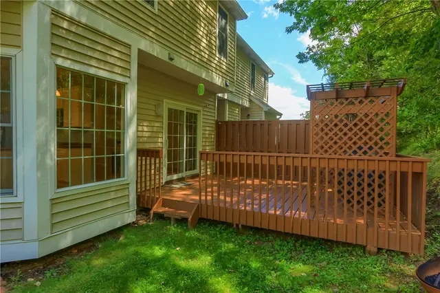 128 Hampshire Drive gallery image 2