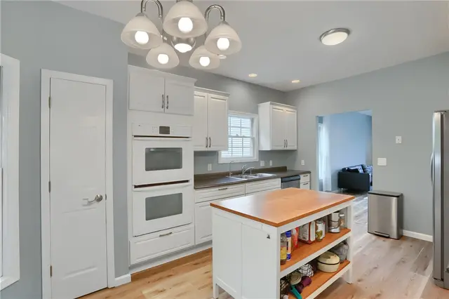 128 Hampshire Drive gallery image 9