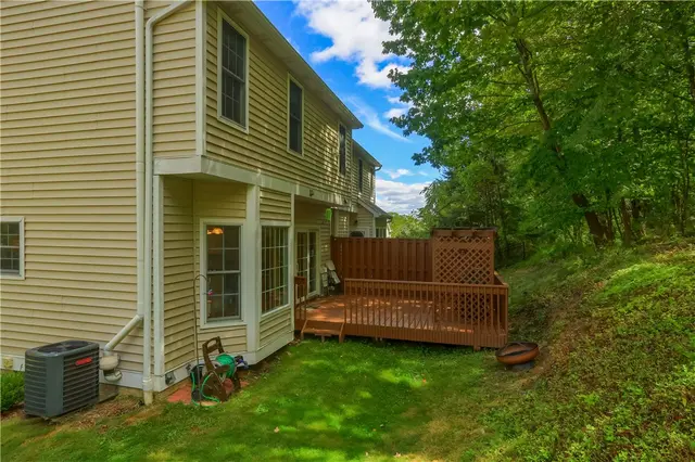 128 Hampshire Drive gallery image 12