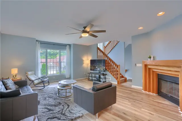 128 Hampshire Drive gallery image 13
