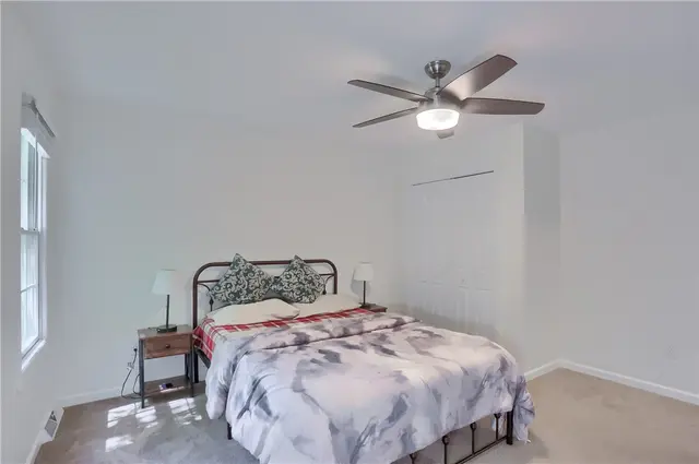 128 Hampshire Drive gallery image 15