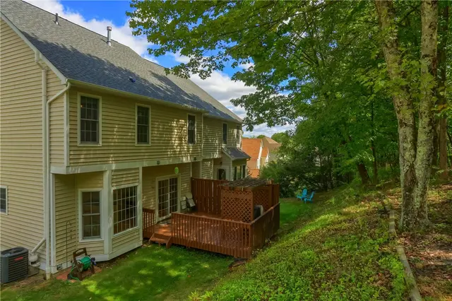 128 Hampshire Drive gallery image 16