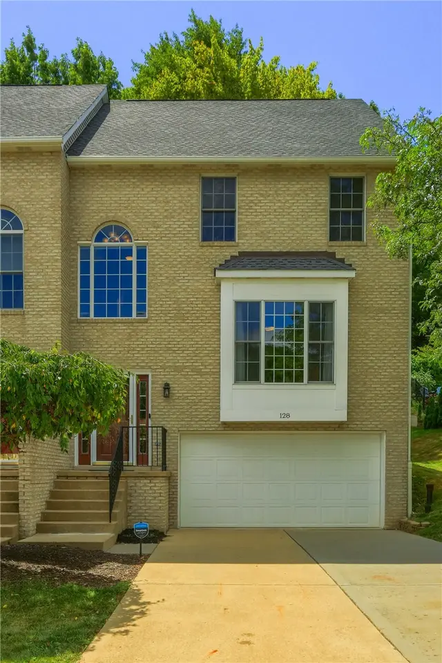 128 Hampshire Drive gallery image 17