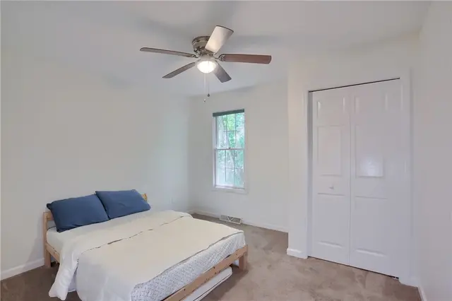 128 Hampshire Drive gallery image 18