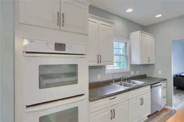 128 Hampshire Drive gallery image 19