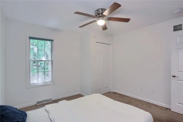 128 Hampshire Drive gallery image 24