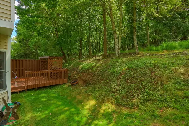 128 Hampshire Drive gallery image 30