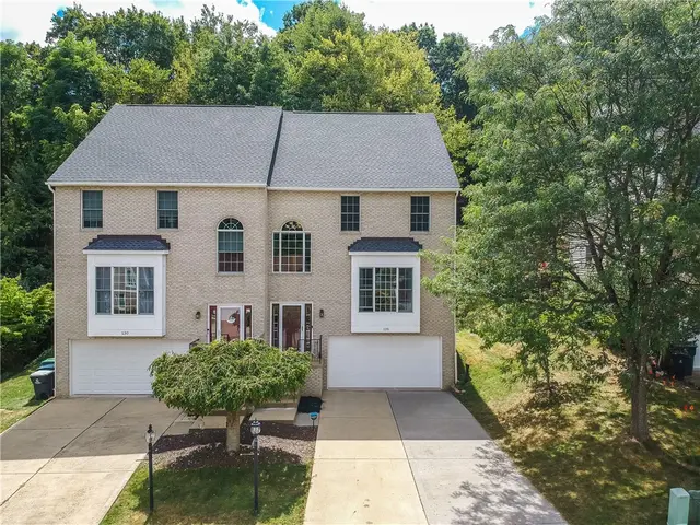 128 Hampshire Drive gallery image 32
