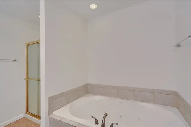 128 Hampshire Drive gallery image 33