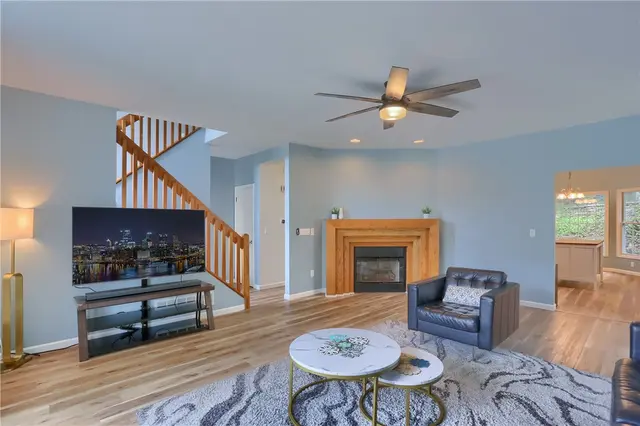 128 Hampshire Drive gallery image 35
