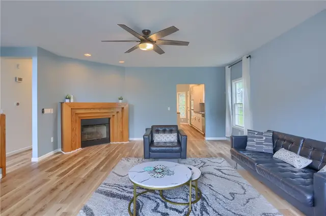 128 Hampshire Drive gallery image 38