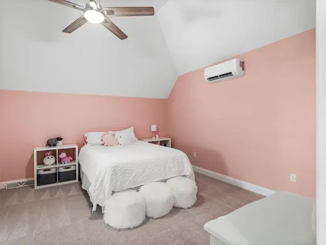 128 Majestic Dr gallery image 8