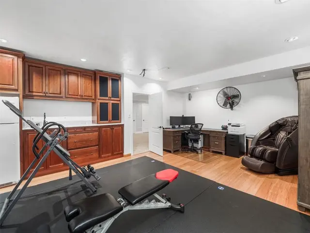 128 Majestic Dr gallery image 9
