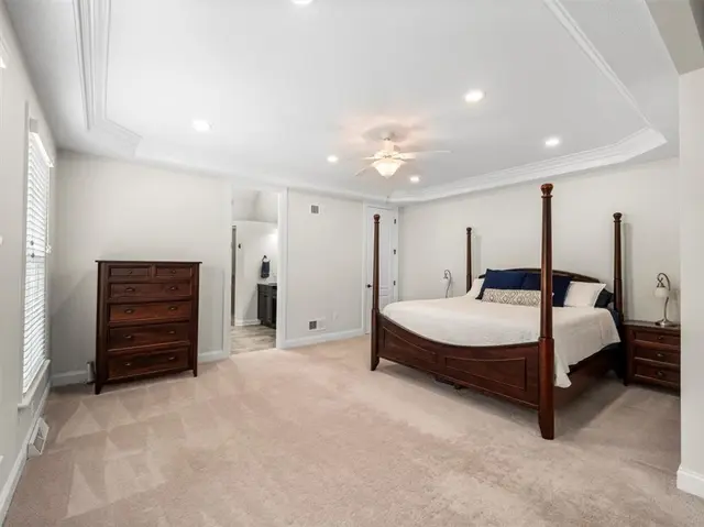 128 Majestic Dr gallery image 10