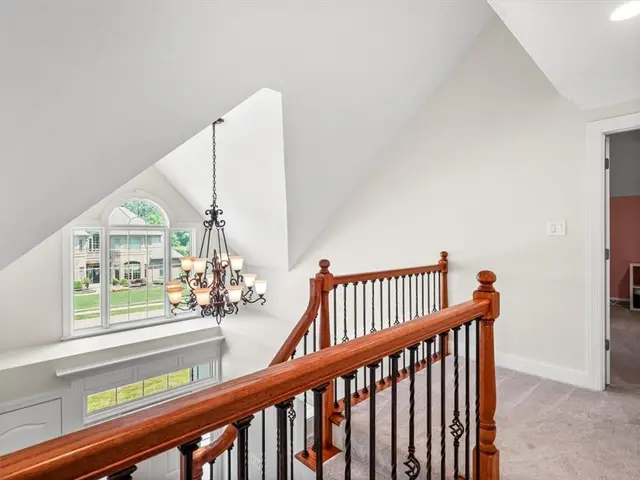 128 Majestic Dr gallery image 12