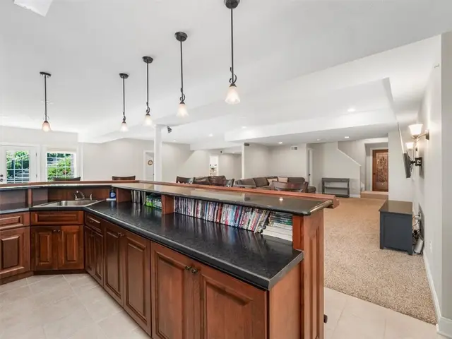 128 Majestic Dr gallery image 15