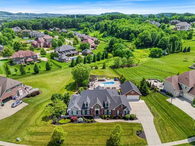 128 Majestic Dr gallery image 31