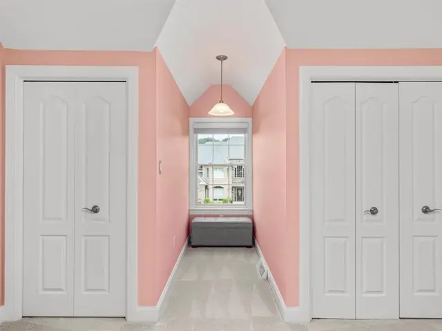 128 Majestic Dr gallery image 32