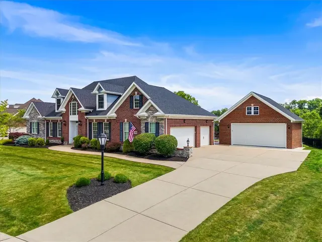 128 Majestic Dr gallery image 34
