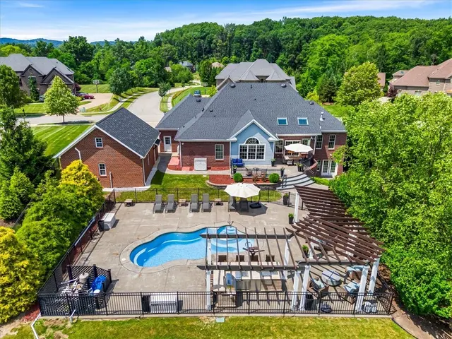 128 Majestic Dr gallery image 36