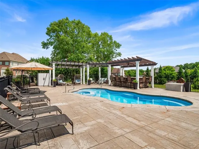 128 Majestic Dr gallery image 38