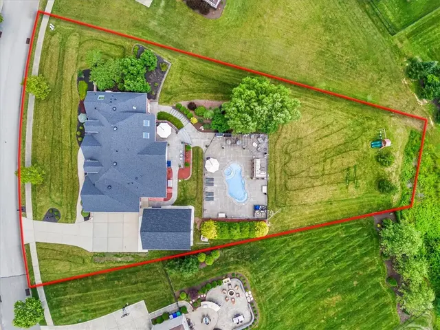 128 Majestic Dr gallery image 42