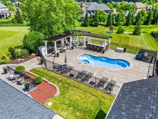 128 Majestic Dr gallery image 48