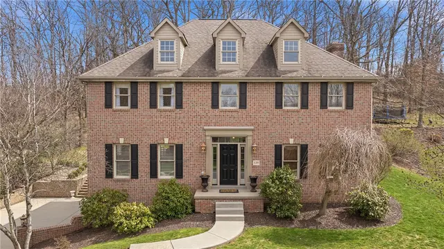 128 Oakview Drive gallery image 2