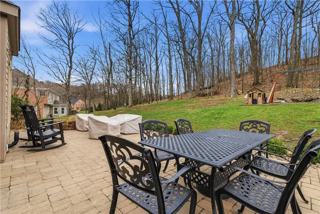 128 Oakview Drive gallery image 7