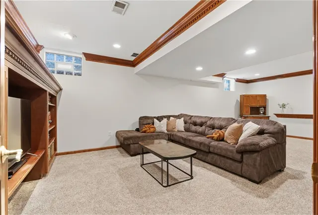 128 Oakview Drive gallery image 13