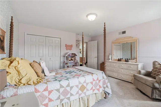 128 Oakview Drive gallery image 14
