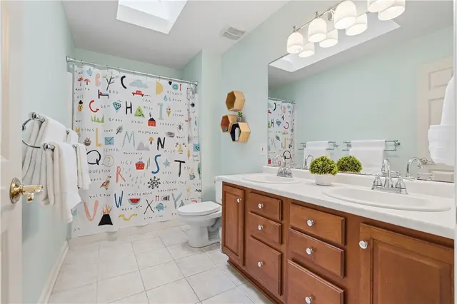 128 Oakview Drive gallery image 15