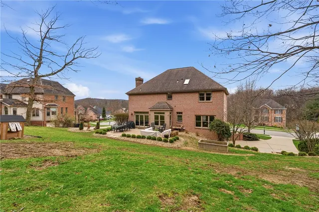 128 Oakview Drive gallery image 16